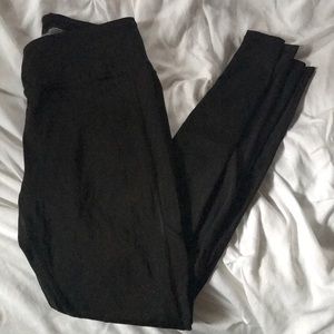 Black side mesh VS workout leggings